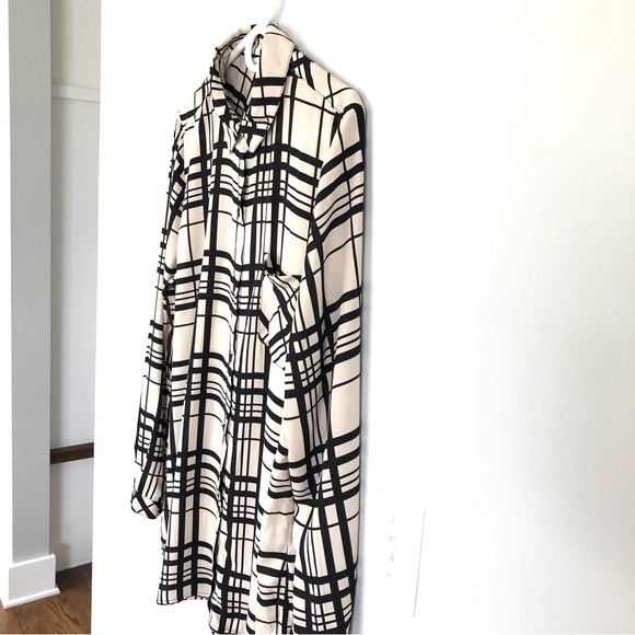 Susan Graver Printed Feather Weave Button Front Shirt, Size 16 - Picture 3 of 15